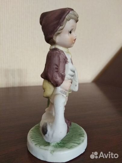 Фарфоровая статуэтка 