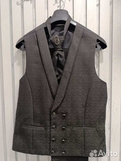 Мужской свадебный костюм