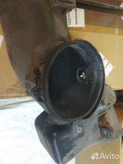 Патрубок воздушного фильтра (4.5) тойота л/к 200