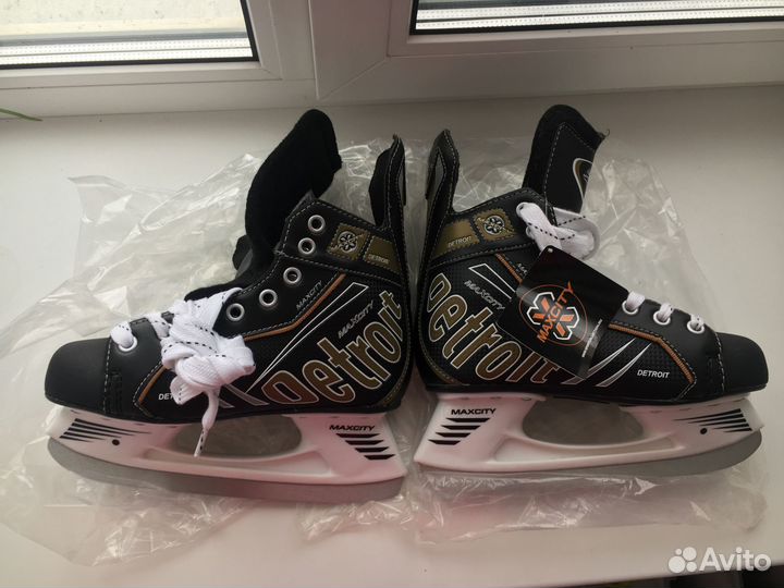 Коньки хоккейные 39 размер