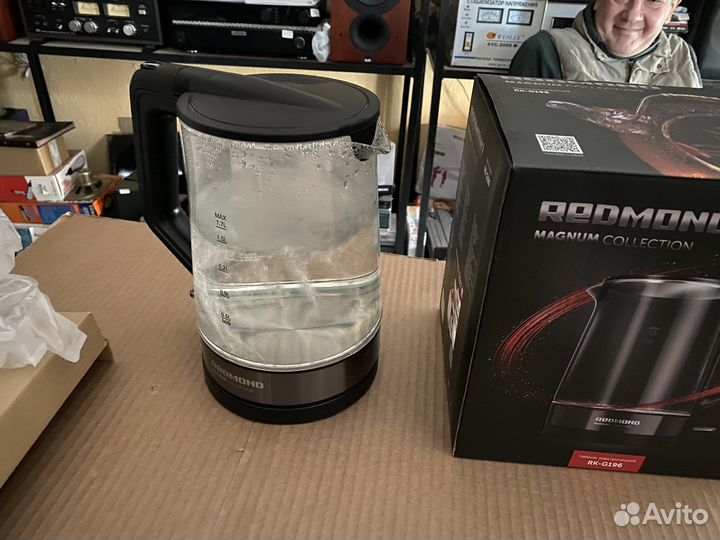 Электрочайник Redmond RK-G196