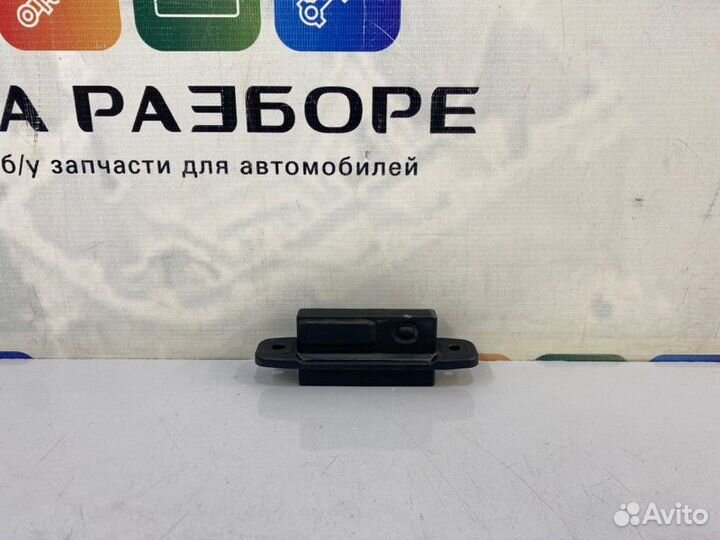Кнопка открывания багажника Toyota Rav4 XA40