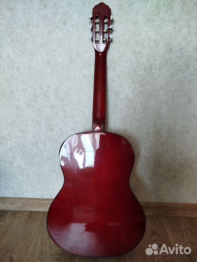 Классическая гитара с чехлом