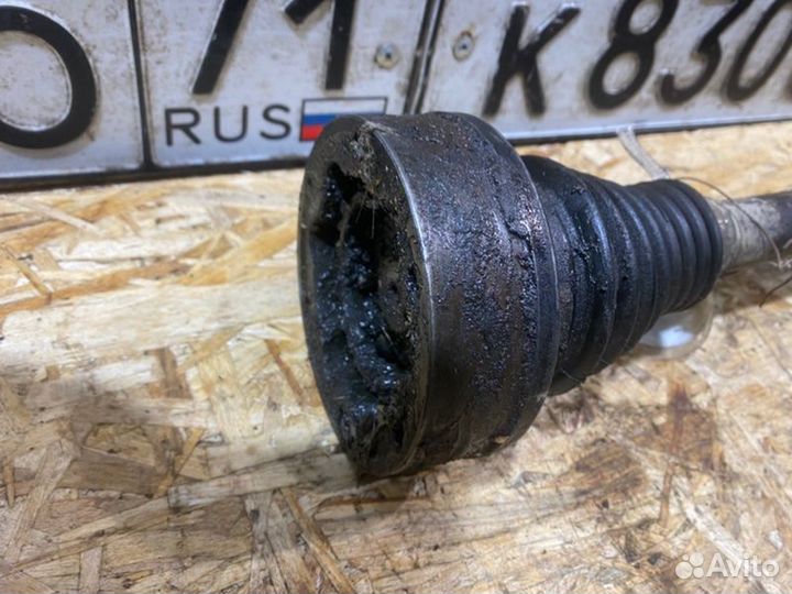 Привод левый Skoda Octavia лифтбек 1.8 1997