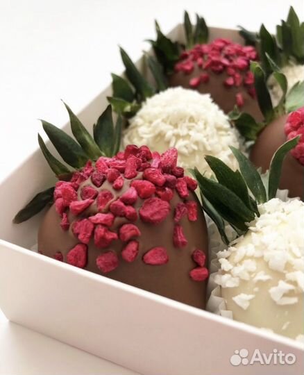 Набор со свежей клубникой на подарок