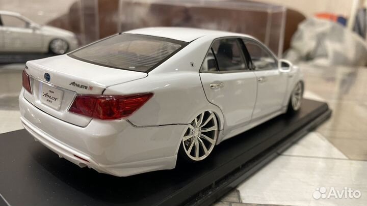 Toyota Crown Hibrid 1/24 Модель