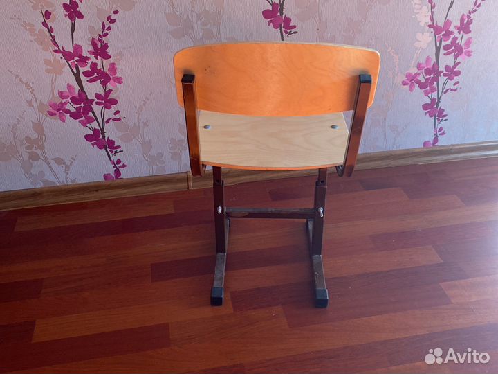 Стул школьный деревянный