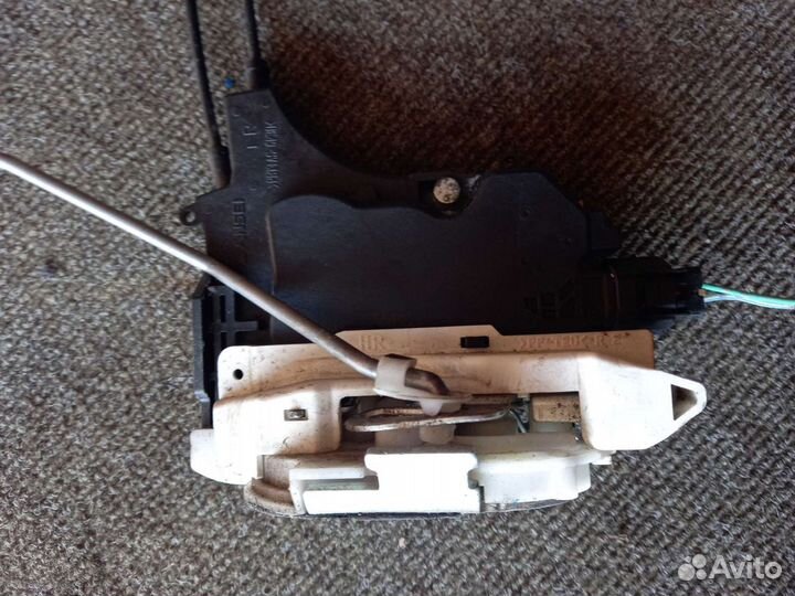 Замок двери задней правой Outlander Xl