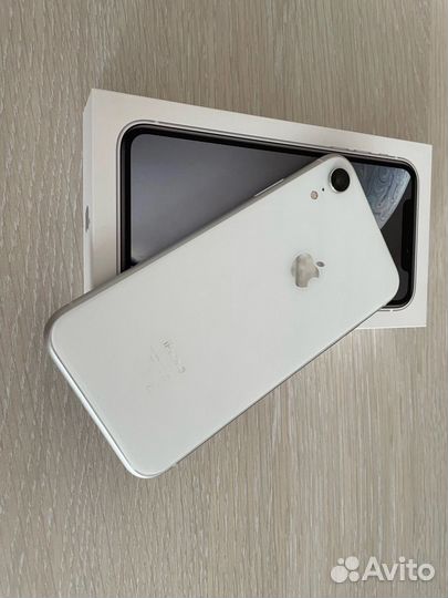 Телефон iPhone XR