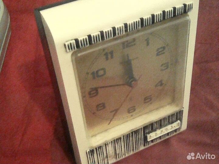 Настольные часы Янтарь Кварц СССР 90г 2 вида