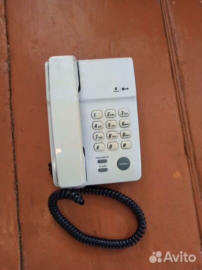 Телефон LG