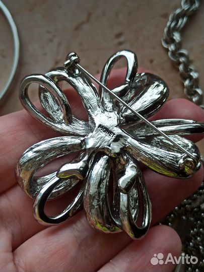 Брошь Monet с кристаллами