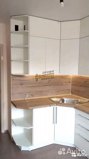 Кухонный гарнитур белый