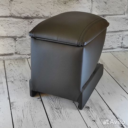 Подлокотник Audi A4 B6 (2000 - 2009 )