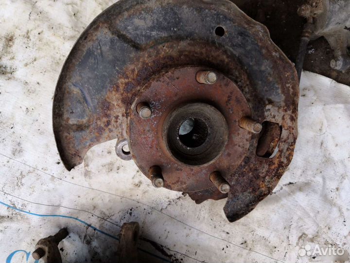 Поворотные кулаки Nissan Maxima A32