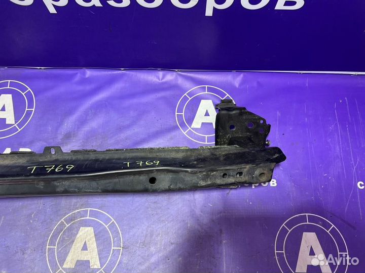 Усилитель бампера передний Volkswagen Touareg 7L