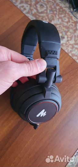 Проводные наушники