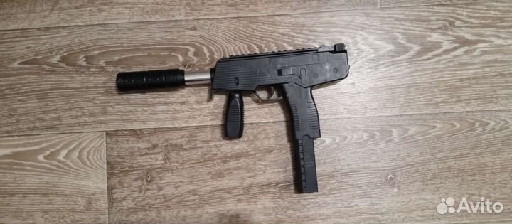 Пистолет-пулемет игрушечный