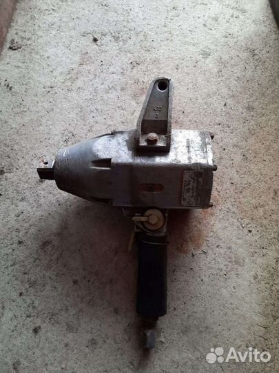 Пневмогайковерт