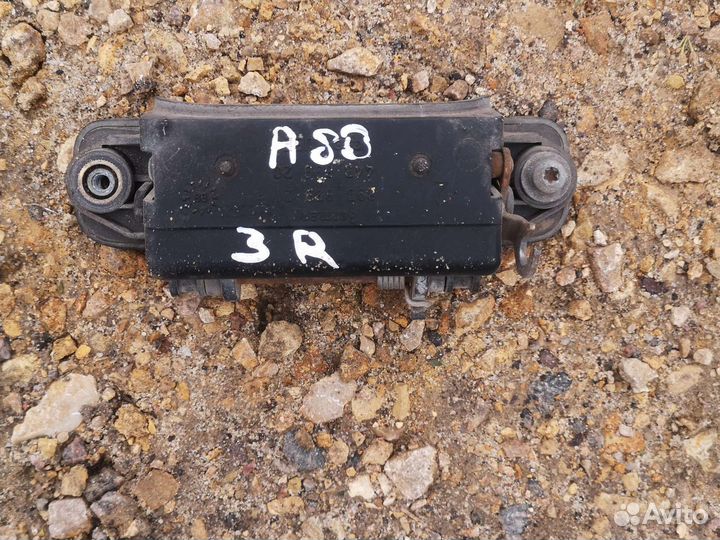 Ручка задняя левая Audi 80 B3