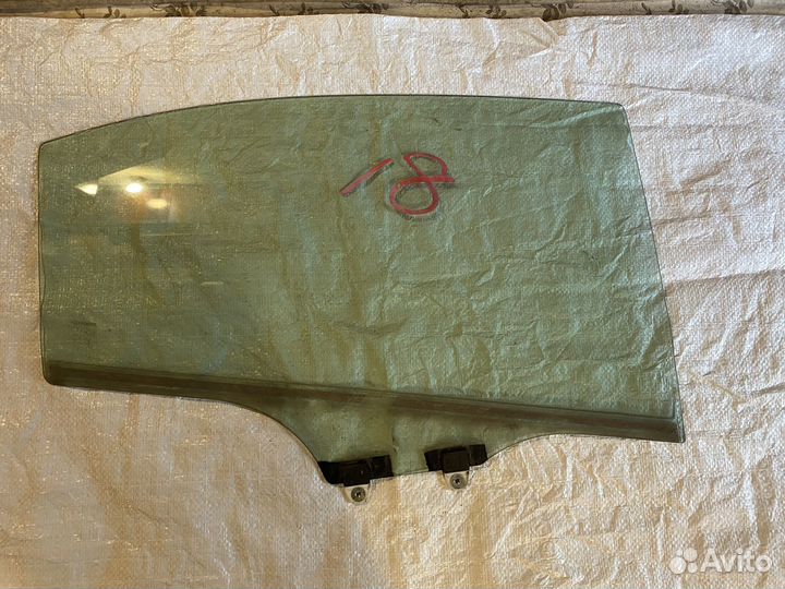 Стекла правых дверей Honda Civic 4D