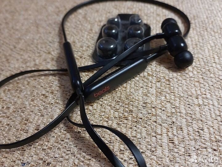 Беспроводные наушники beats flex