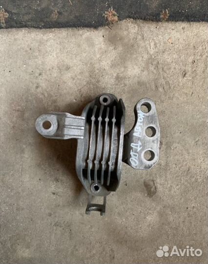 Опора двигателя правая Chevrolet Orlando 2010