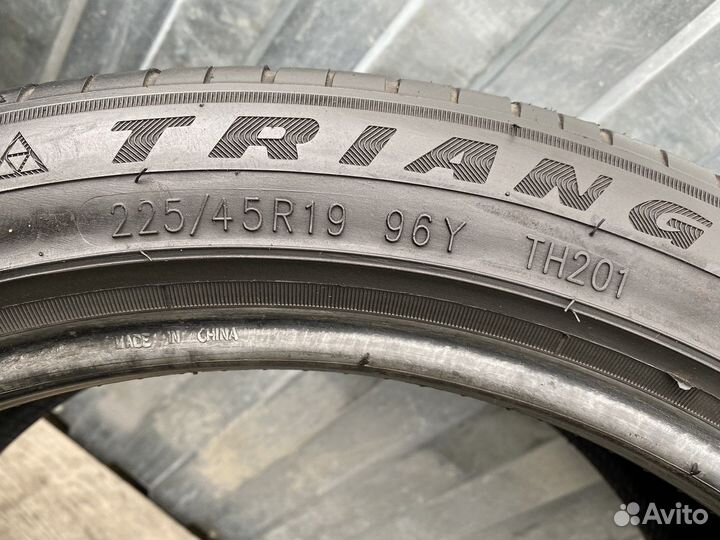 Triangle Sportex TSH11 225/45 R19 и 245/40 R19 98Y