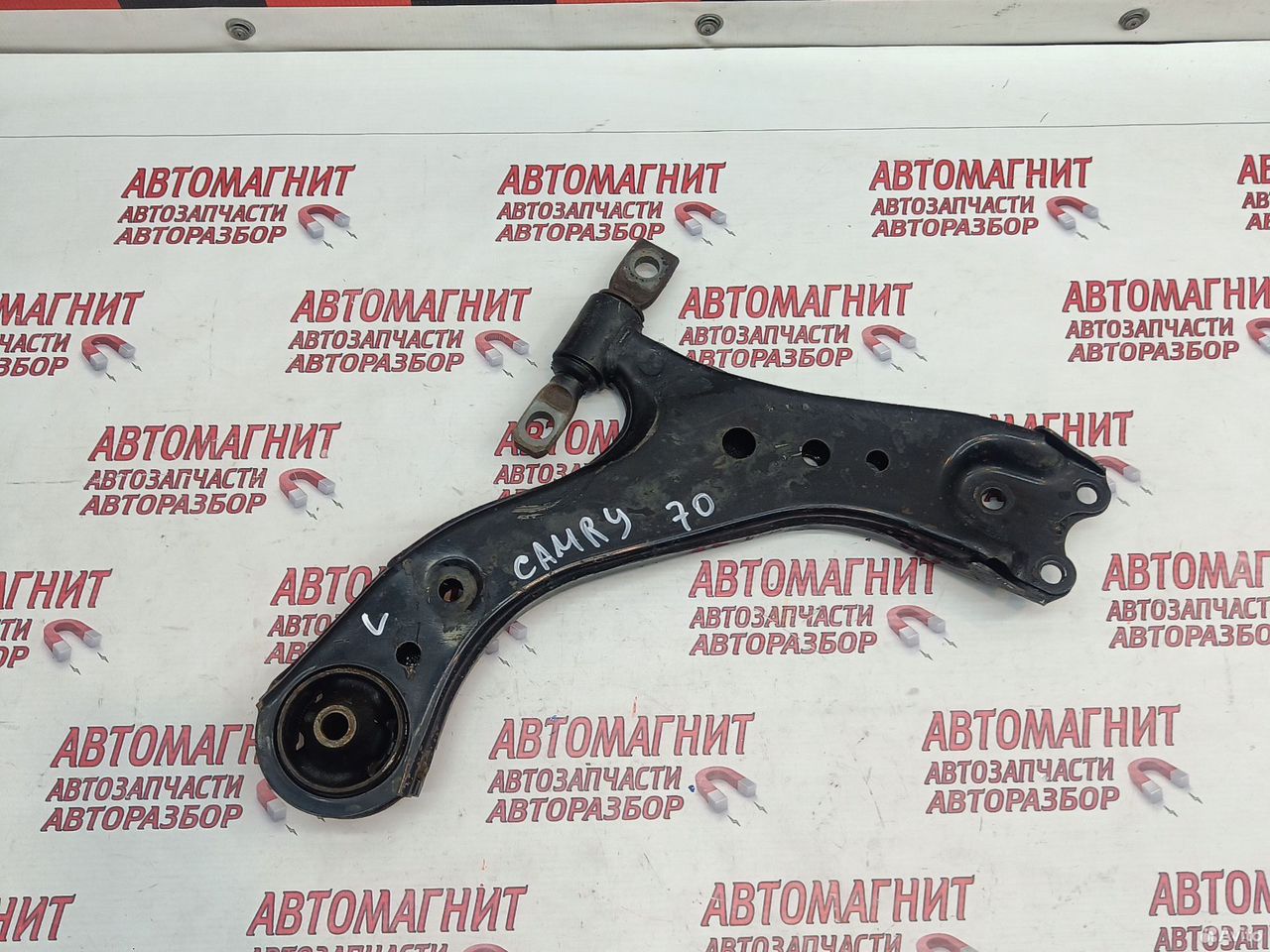 Рычаг передний левый Toyota Camry 70