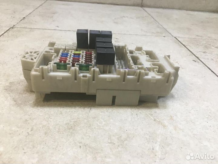 Блок предохранителей Mitsubishi Grandis NA4W 2004