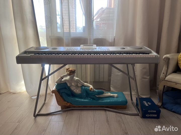 Синтезатор korg