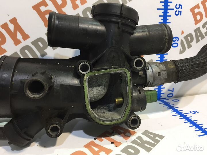 Ситроен С4 Пикассо Корпус термостата