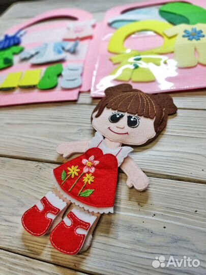 Кукла с одеждой из фетра новая