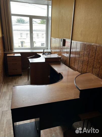 Компьютерный стол угловой с полками