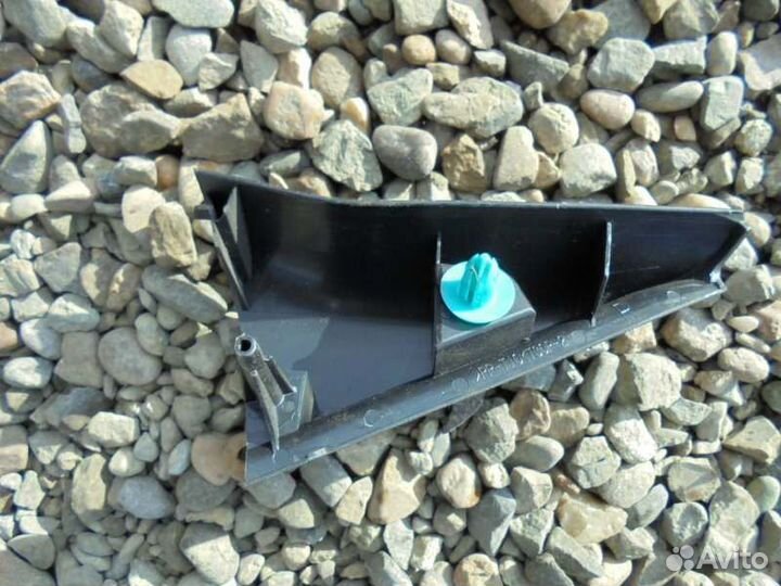 Уголок двери правый Toyota Corolla Spacio ZZE122