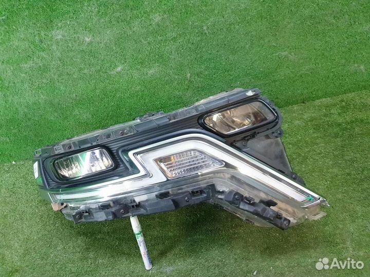 Фара правая Kia Carnival