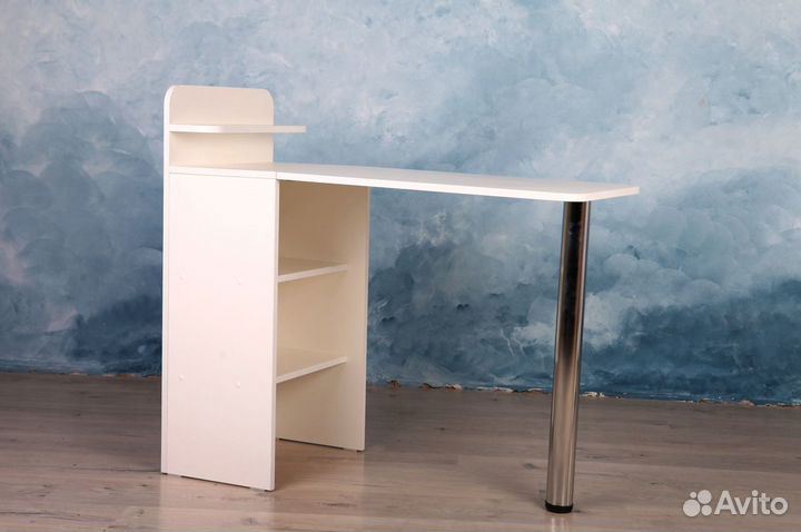 Маникюрный столик