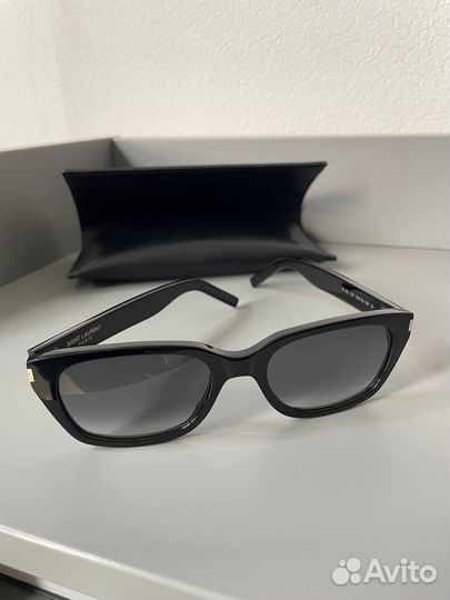 Солнцезащитные очки Saint Laurent