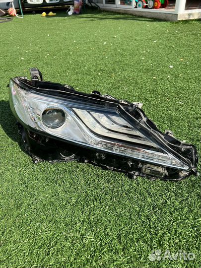 Фара передняя правая на toyota camry
