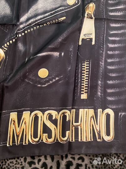 Новый платок Moschino