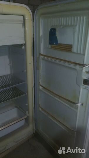 Холодильник ЗИЛ середины 60-х рабочий не ржавый