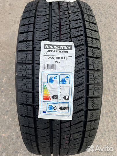 Bridgestone Blizzak Ice 255/40 R19 96S