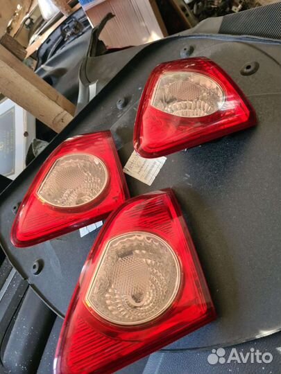Фонарь в крышку багажника Toyota Corolla e150 2008