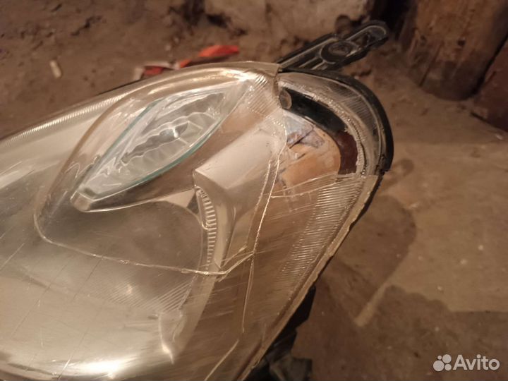 Фара левая Nissan Almera G15