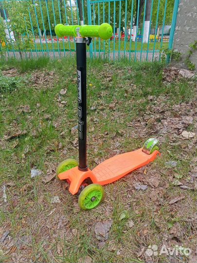 Самокат детский трехколесный