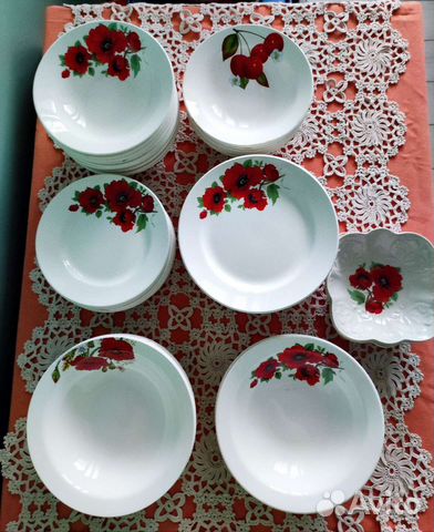 Столовый набор тарелок