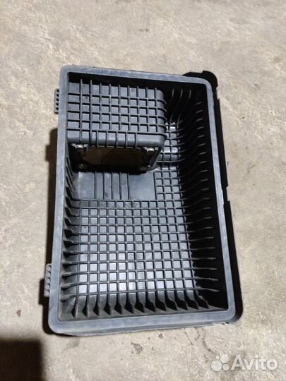 Корпус воздушного фильтра Mitsubishi Montero 3