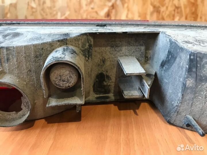 Фонарь в задний бампер Mitsubishi Pajero V75W