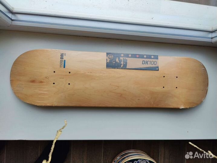 Дека Decathlon 8,25 новая со шкуркой