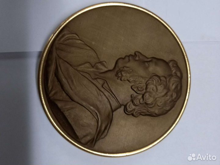 Панно из дерева и настольная медаль.Пушкин.А.С